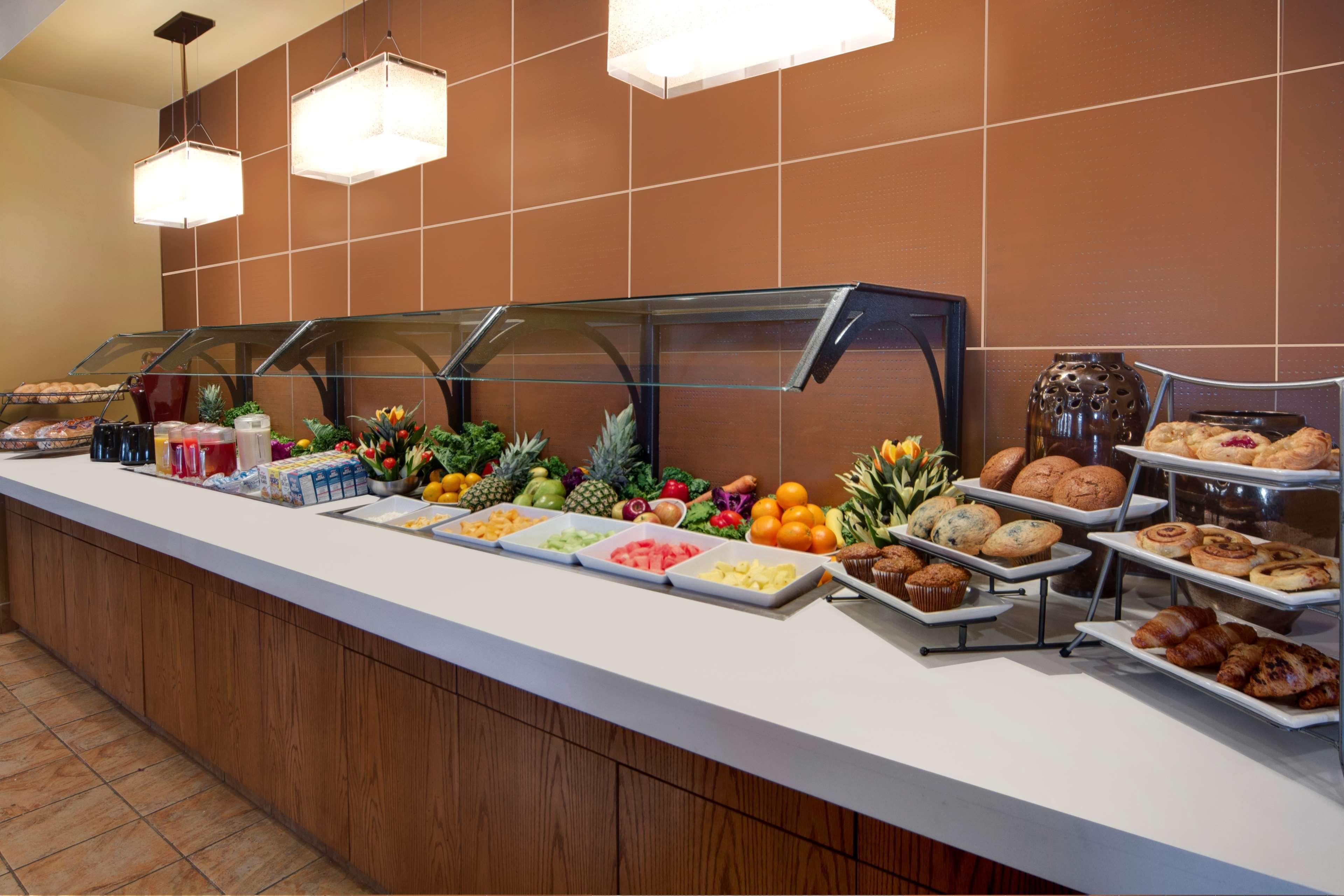 Best Western Plus Winnipeg Airport Hotel Exterior foto